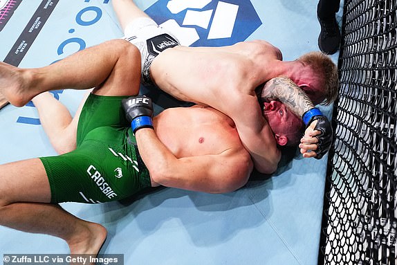MANCHESTER, ENGLAND - JULY 27: Sam Patterson of England secures an arm triangle choke submission against Kiefer Crosbie of Ireland in a welterweight bout during the UFC 304 event at Co-op Live on July 27, 2024 in Manchester, England.  (Photo by Chris Unger/Zuffa LLC via Getty Images)