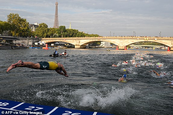 Athletes during the men's 2023 World Triathlon Olympic Games Test Event in Paris.
