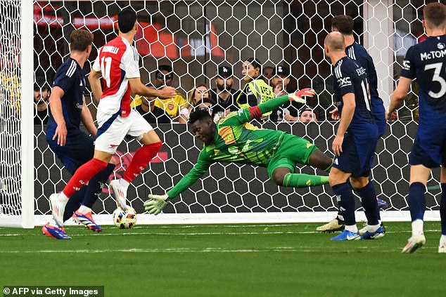 Gabriel Martinelli scored the winner as Arsenal beat Manchester United 2-1 in Los Angeles