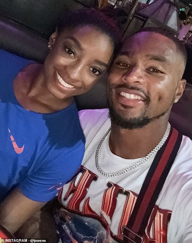 Jonathan Owens poses with wife Simone Biles for a selfie after she won gold in the Olympics