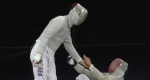 Classy gesture from South Korea’s Oh Sang-uk as he offers a helping hand to his Tunisian rival Fares Ferjani in men’s fencing sabre final before taking GOLD