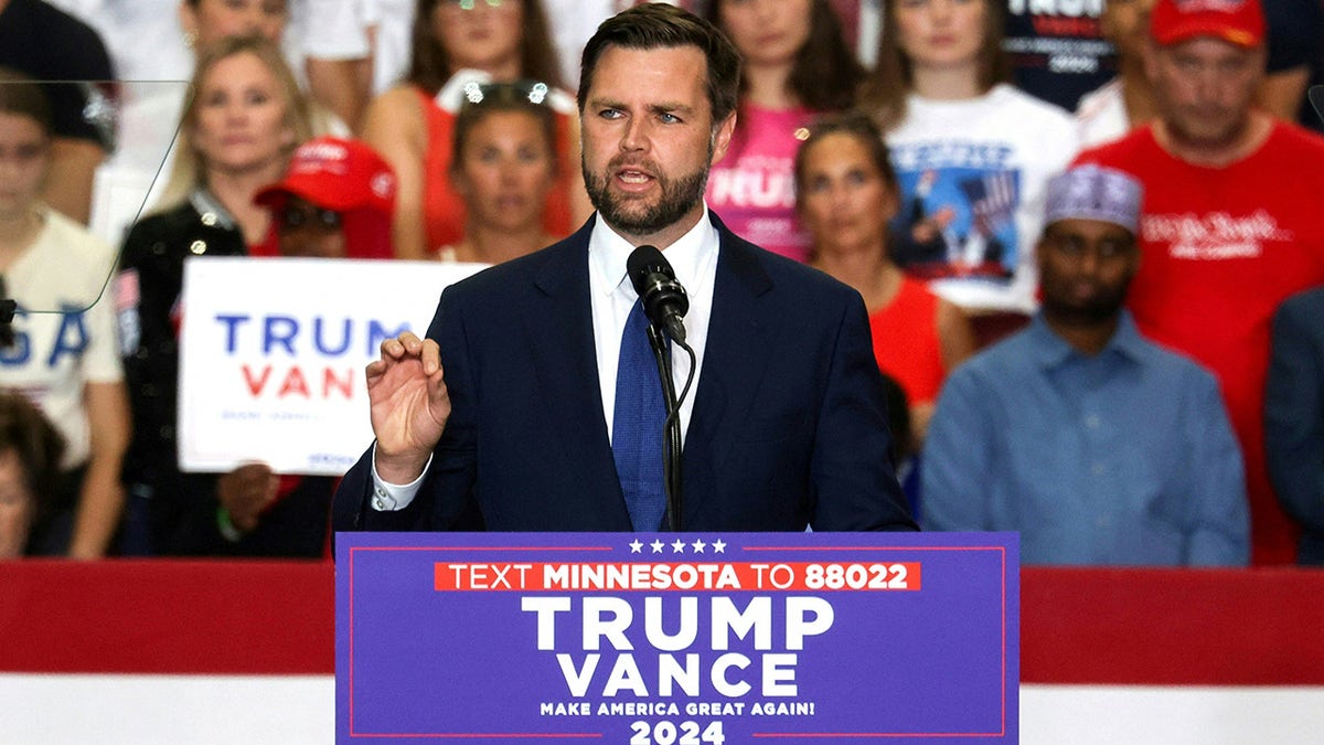 JD Vance speaks at Minnesota rally