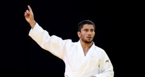 Olympics star who refused to shake hands with Israeli rival pays the price in stunning bit of ‘karma’