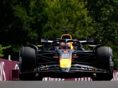 Verstappen leads Piastri in FP1