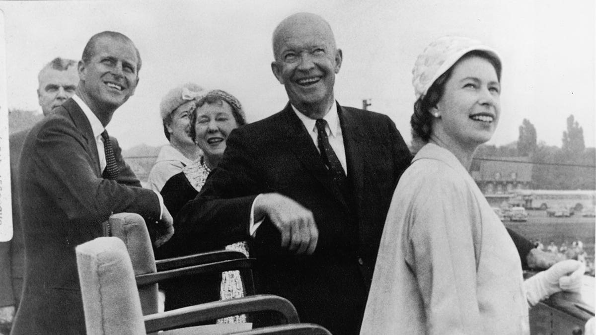 A black and white photo showing Queen Elizabeth and President Eisenhower