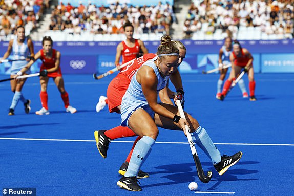 Paris 2024 Olympics - Hockey - Women's Pool B - Great Britain vs Argentina - Yves-du-Manoir Stadium, Colombes, France - August 03, 2024. Lara Casas of Argentina in action. REUTERS/Anushree Fadnavis