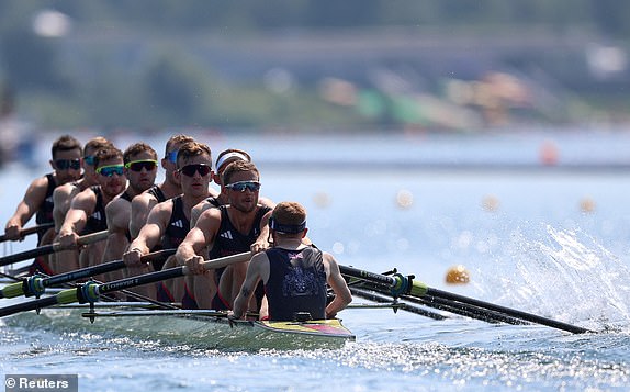 Paris 2024 Olympics - Rowing - Men's Eight Heats - Vaires-sur-Marne Nautical Stadium - Flatwater, Vaires-sur-Marne, France - July 29, 2024. Sholto Carnegie of Britain, Rory Gibbs of Britain, Morgan Bolding of Britain, Jacob Dawson of Britain, Charles Elwes of Britain, Tom Digby of Britain, James Rudkin of Britain, Tom Ford of Britain and Harry Brightmore of Britain in action. REUTERS/Molly Darlington