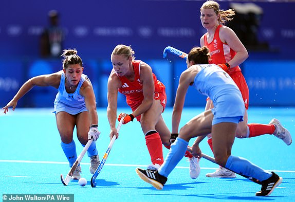 Great Britain's Sarah Robertson and Argentina's Agustina Gorzelany (left) during the women's pool B match at the Yves du Manoir Stadium on the eighth day of the 2024 Paris Olympic Games in France. Picture date: Saturday August 3, 2024. PA Photo. Photo credit should read: John Walton/PA Wire.RESTRICTIONS: Use subject to restrictions. Editorial use only, no commercial use without prior consent from rights holder.