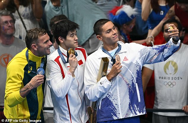 The Aussie super fish even posed for a selfie with Pan and bronze medalist David Popovici