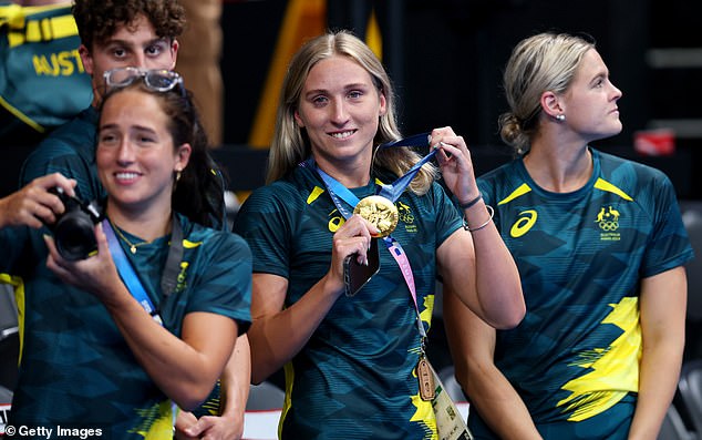Perkins, who participated in the 4x200m freestyle relay but withdrew for the final, was seen wearing the medal she received