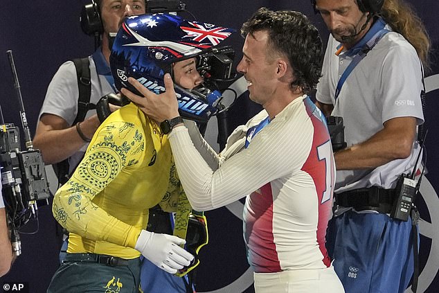Shibasaki's French boyfriend Romain Mahieu congratulates her at the finish line