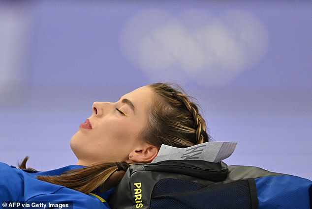 The athlete even placed her head on her rucksack on her way to winning the event