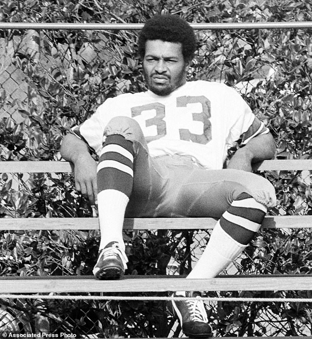 As a rookie in the NFL in 1970, Thomas helped the Cowboys reach the Super Bowl