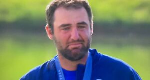 Scottie Scheffler breaks down in tears on podium after capturing men’s golf gold at 2024 Olympics in dramatic fashion