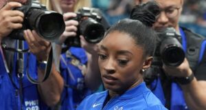 Simone Biles slips off balance beam, fails to make podium in Paris Olympics event