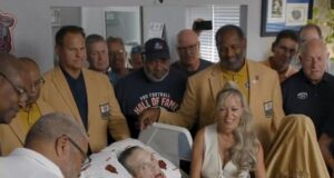 Steve McMichael enters Pro Football Hall of Fame in powerful scenes as the Bears star, ravaged by ALS, is joined by his Chicago teammates at his home